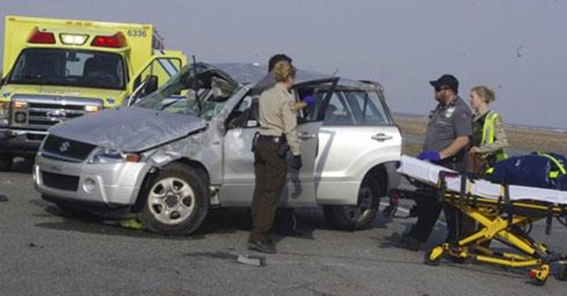 Un accident a paralysé la circulation sur la route 116, lundi matin, entre Saint-Hyacinthe et Sainte-Madeleine. Vers 8 h 40, une femme qui circulait en direction ouest aurait perdu le contrôle de son véhicule alors qu'elle tentait d'activer son système de téléphonie sans fil. Le véhicule aurait alors fait des tonneaux dans le terre-plein pour terminer sa course sur les voies en sens inverse. Les pinces de désincarcération ont été nécessaires pour extirper la dame de sa fâcheuse position. L'autom