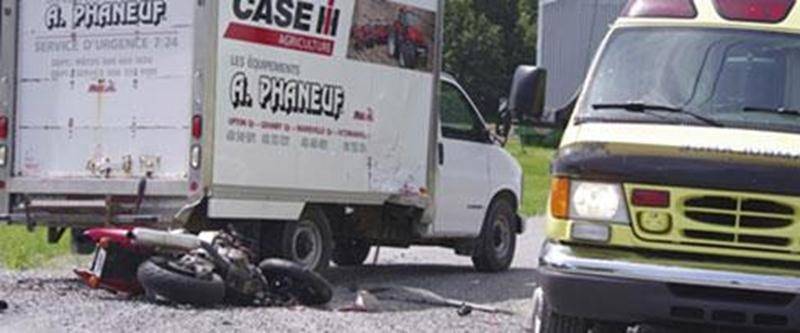 Un motocycliste maskoutain de 26 ans n'a eu aucune chance dans un accident routier impliquant un camion cube à Saint-Liboire.