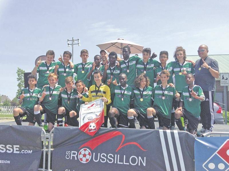 Le FC Saint-Hyacinthe vert U14 a remporté les quatre tournois auxquels il a participé cet été, dont le tournoi du Roussillon (sur la photo). Photo Courtoisie