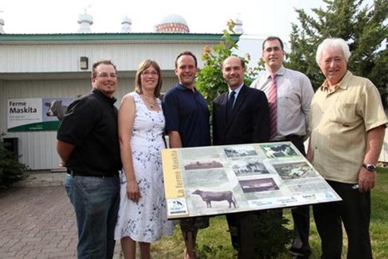 Une plaque commémorative a été réalisée à l'occasion du centenaire de la ferme-école Maskita.