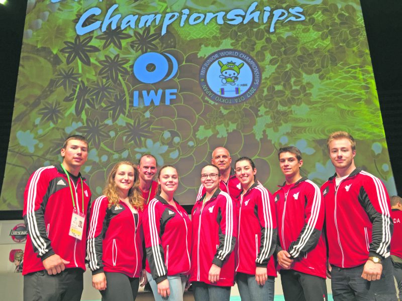 Sur la photo, dans l’ordre habituel, on retrouve Pierre-Alexandre Bessette, Magalie Roux, l’entraîneur Denis Desgranges, Andréanne Messier, Cynthia Barrette, l’entraîneur Yvan Darsigny, Tali Darsigny, Matt Darsigny et Gabriel Dagenais. Photo Facebook