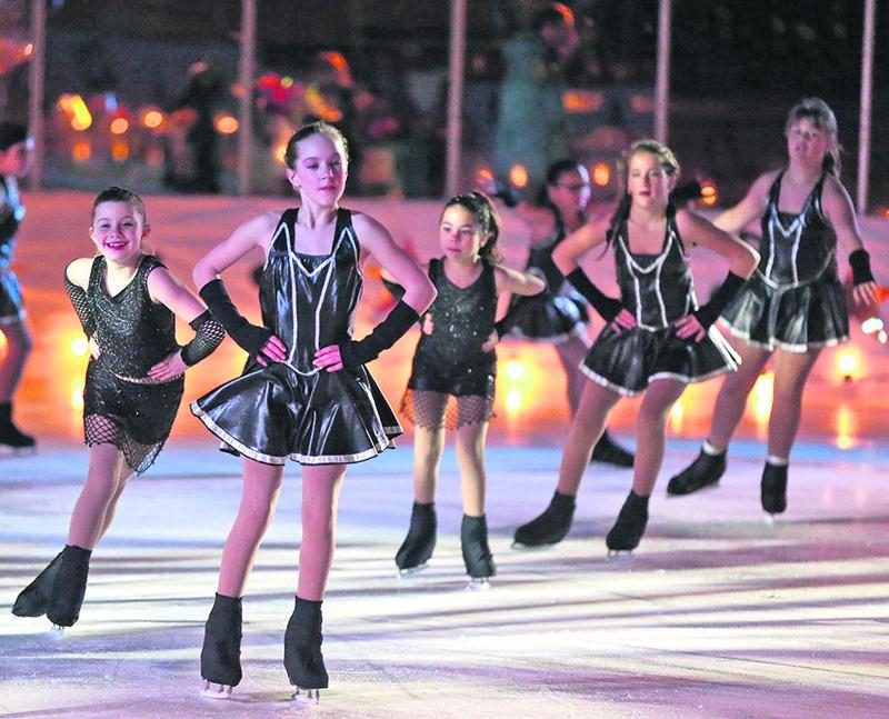 Pas le choix de se déhancher un peu durant le numéro sur Madonna, présenté par le groupe de patineuses de niveau junior. Music makes the people come together!