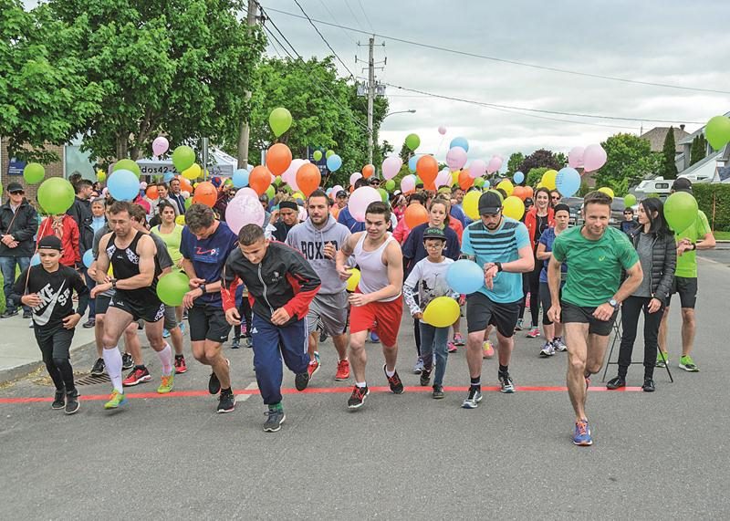 Chaque coureur était invité à inscrire sur son ballon un rêve qu’il aimerait réaliser.  Photo François Larivière | Le Courrier ©