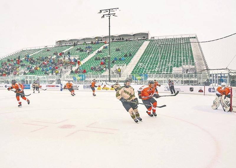 Ce n’était que la deuxième fois qu’un match de la Ligue de hockey midget AAA du Québec se tenait à l’extérieur.Photo François Larivière | Le Courrier ©
