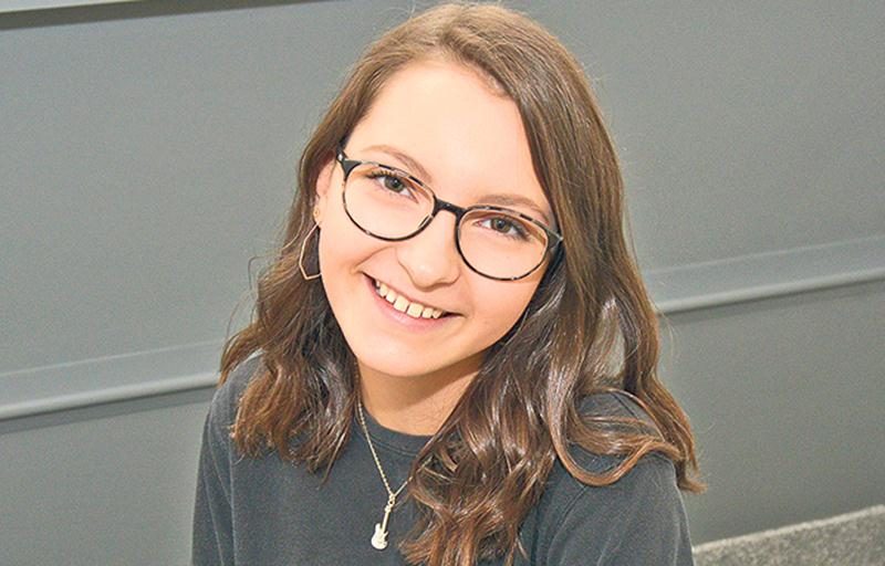 Janibelle Poirier est fière d’avoir fait partie de l’équipe de Marie-Mai, au côté de la gagnante Sydney Lallier. « J’étais dans une équipe très variée. On se complétait bien », estime la chanteuse de Saint-Pie. Photo François Larivière | Le Courrier ©