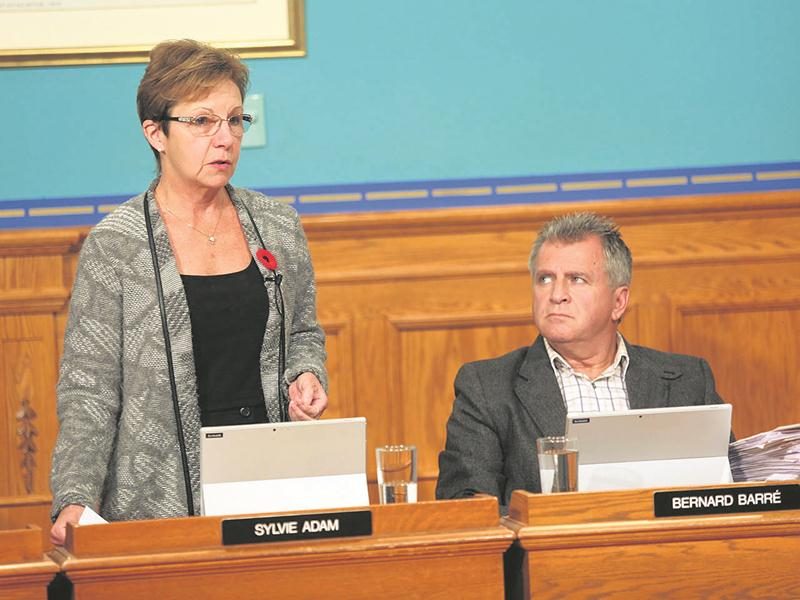 Sylvie Adam et Bernard Barré sont parmi les conseillers qui n’ont pas hésité à annoncer leur participation aux élections municipales de 2017. Photo Robert Gosselin| Le Courrier ©