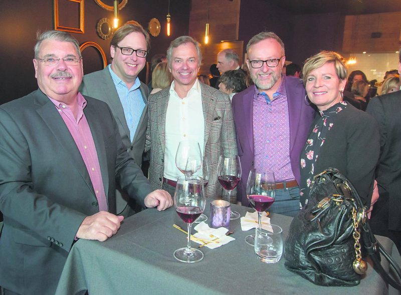 Des gens heureux de pouvoir joindre l’utile à l’agréable : Pierre Solis, Benoit Chartier, Pierre Laporte, Serge Bossé et sa conjointe.