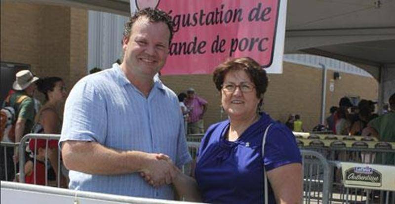 Sur la photo : David Duval, président du Syndicat des producteurs de porcs de la région de Saint-Hyacinthe en compagnie de Claudine Gauvin, de la Moisson maskoutaine.