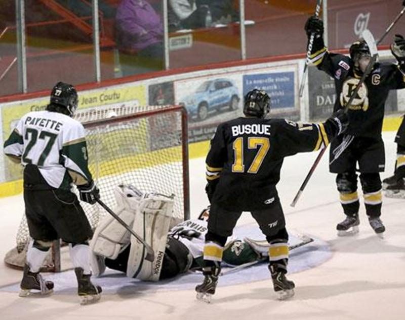 Après une victoire contre le Mustang de Vaudreuil-Dorion, les Lauréats ont subi une cinquième défaite en temps règlementaire cette saison dans leur duel face aux Condors de Kahnawake.