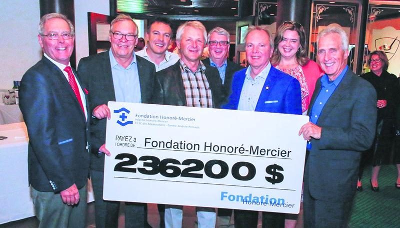 De gauche à droite : Dr Gilles Brien, président de la Fondation Honoré-Mercier; Michel Gauvin; Stéphane Arès; Réjean Blanchette; Germain Blanchard; Serge Lefebvre, président d’honneur du Tournoi de golf; Isabelle Doyon, directrice générale de la Fondation Honoré-Mercier et Jocelyn Couture. Absent de la photo : Jean Sylvestre et André Cécyre.