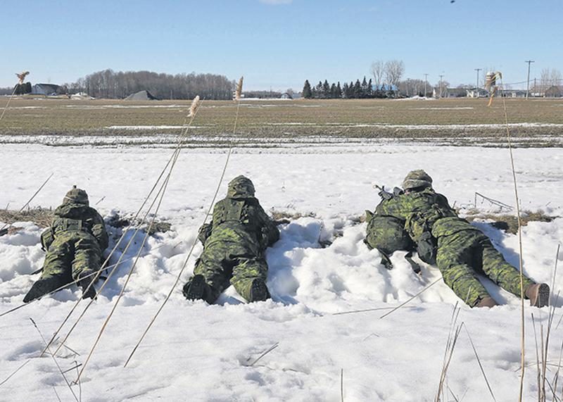 Le terrain offrait très peu de couverture pour les alliés, attaqués très tôt par les ennemis qui surveillaient la sortie du boisé à quelques centaines de mètres de la ferme. Photo Robert Gosselin | Le Courrier ©