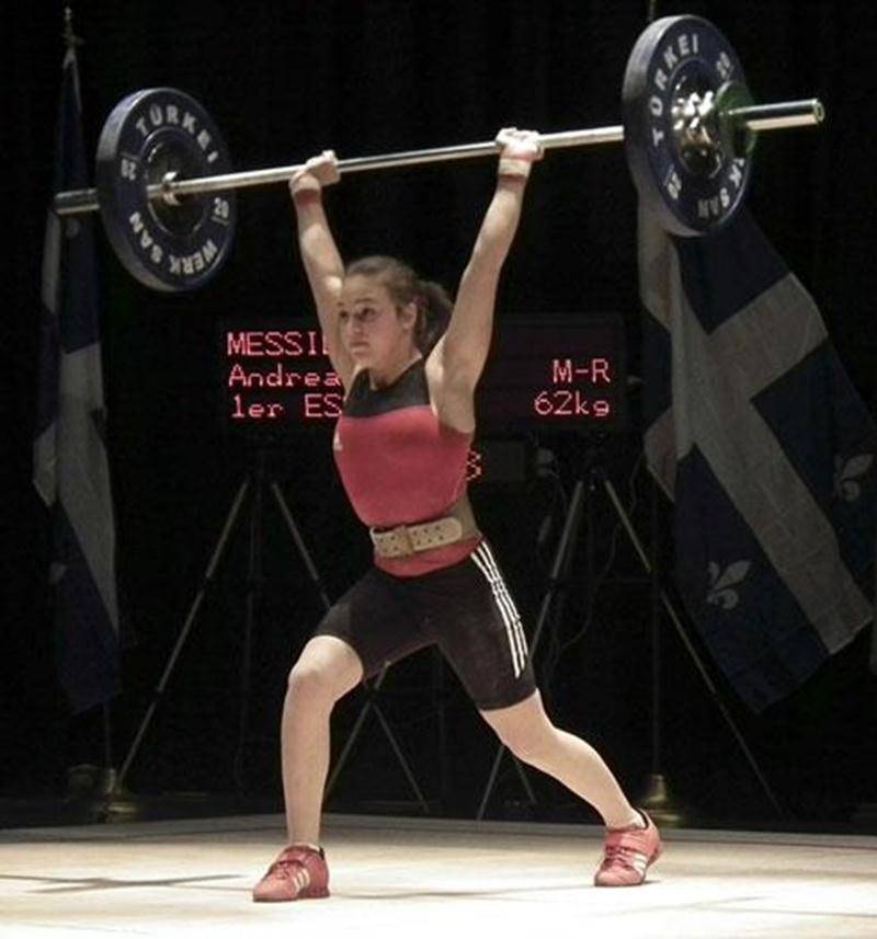 Andréanne Messier lors de sa tentative à 62 kg à l'épaulé-jeté au Championnat junior québécois d'haltérophilie. Au terme de la compétition, elle a levé 67 kg à l'épaulé-jeté, un record personnel.