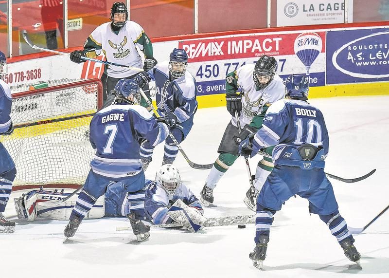 Les Lauréats ont enregistré leur 10e victoire de la saison dimanche face aux Jeannois.  Photo François Larivière | Le Courrier ©