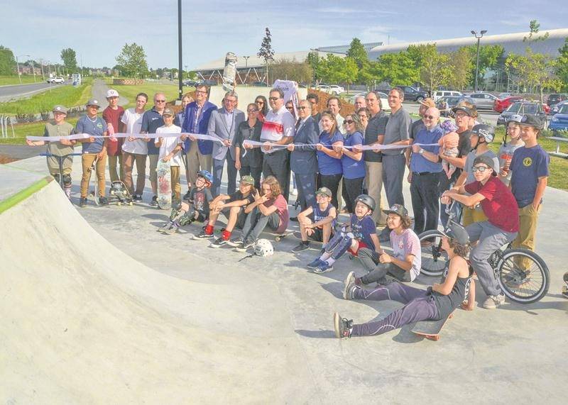 Il y avait beaucoup de monde à l’inauguration du Skate Plaza de Saint-Hyacinthe, dont plusieurs planchistes très heureux du résultat. Photos François Larivière | Le Courrier ©