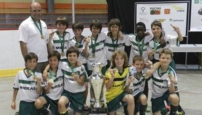 Le FC Saint-Hyacinthe U11 AA masculin a remporté le tournoi de Victoriaville grâce à une victoire en tirs de barrage contre le Cosmos de Granby en grande finale. Les deux équipes s'étaient livré un match âprement disputé en ronde préliminaire alors que Granby avait remporté les honneurs avec seulement un but d'avance. Avec une fiche de deux victoires et une défaite après les rencontres préliminaires, le FC Saint-Hyacinthe a accédé aux demi-finales où il a battu le club de soccer Roussillon (CSR)
