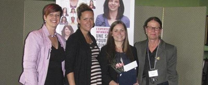 Sur la photo, de gauche à droite : Lucie Tremblay, présidente-directrice générale OIIQ; Julie Lafond, professeur au Cégep de Saint-Hyacinthe; Marie-Frédérique Labonté, étudiante du Cégep de Saint-Hyacinthe; et Denise Gaudreau, présidente ORIIM.