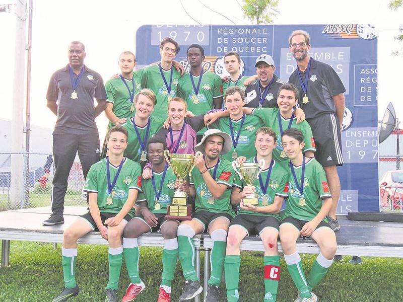 Le FC Saint-Hyacinthe U16 masculin A, champion de la Coupe des Grands A. Photo Courtoisie