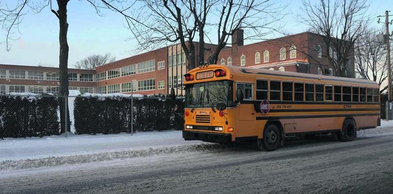 Les cours ont été suspendus à l’école secondaire Casavant le 8 janvier en raison d’un bris du système de chauffage.  Photo François Larivière | Le Courrier ©