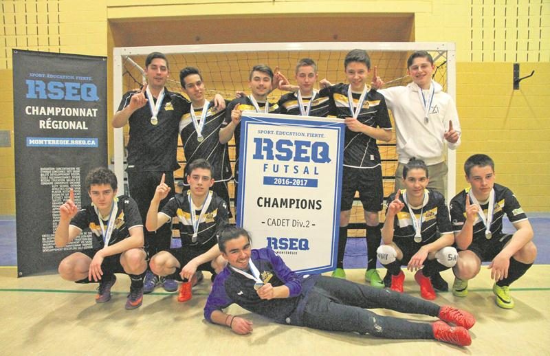L’une des équipes maskoutaines qui ont obtenu leur laissez-passer pour le championnat provincial de futsal scolaire, l’école secondaire Fadette en classe cadet masculin D2.Photo Courtoisie RSEQ
