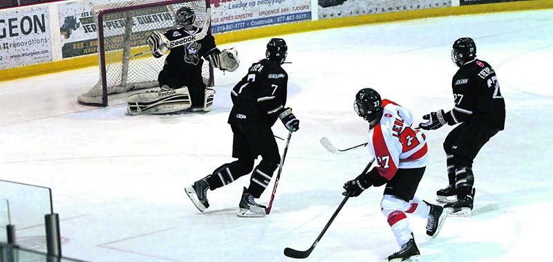 Les Cantonniers de Magog ont remporté les deux rencontres de la série aller-retour face aux Gaulois. Photo Bruno Laferrière