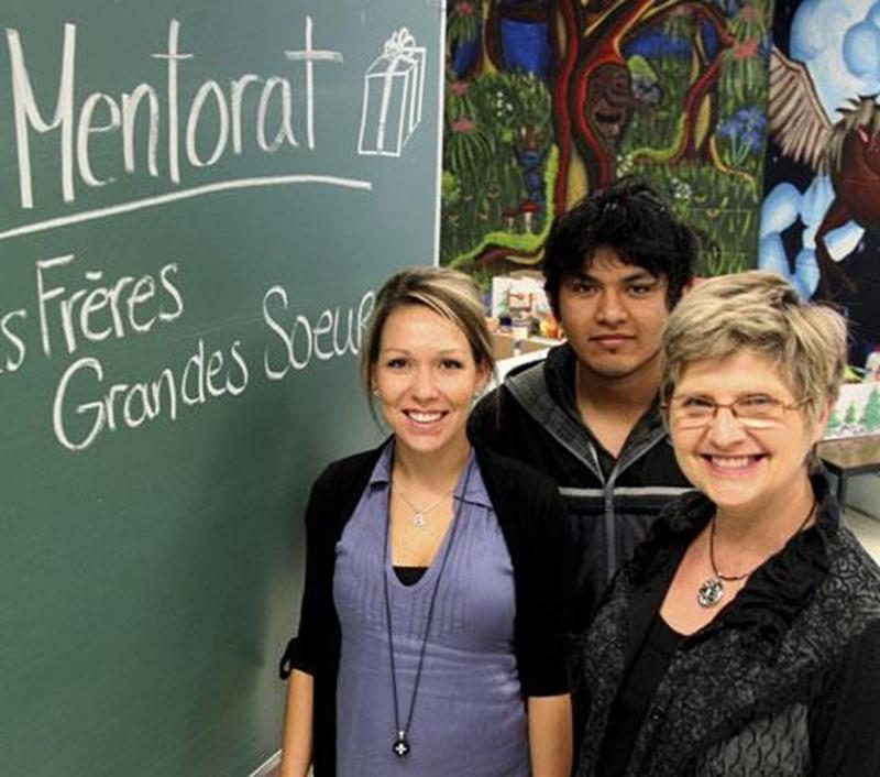 Nadine Lacasse, coordonnatrice de projet; Wildor Andres Tique Enriquez, jeune en jumelage; et Céline Lussier Cadieux, porte-parole officielle.