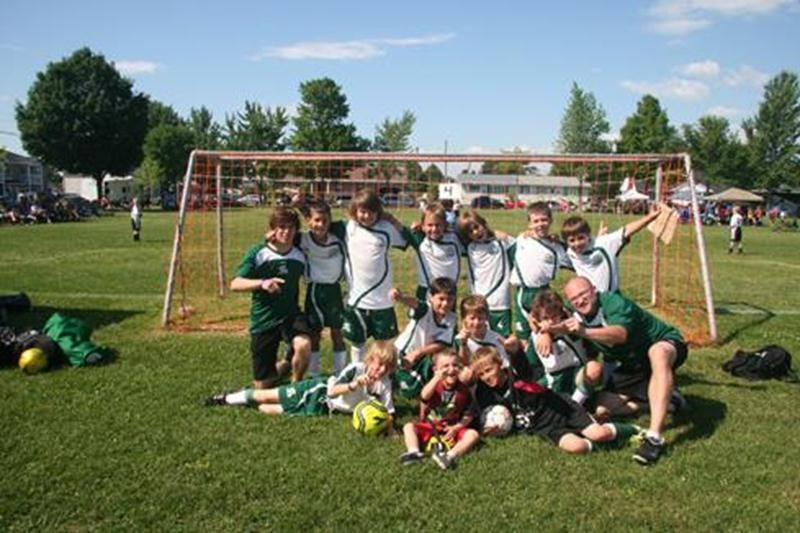 L'Inter U10 masculin A est composé de Raphaël Rodier, Jacob Gadbois, Nathan Leblanc, Tristan Chagnon, Julien Cusson, Antoine Laflamme, Zackari Richard-Gilbert, Jérémy DeBellefeuille, Zackari Robidoux, Anthony Bernier, Cédrick Plourde, de même que les entraîneurs Benoit DeBellefeuille et Éthienne Champigny. Absente sur la photo : la gérante de l'équipe, Sonia Maurice.