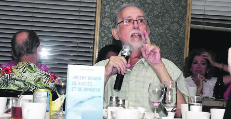 Jean Barrette a lancé son premier livre « Urgent besoin de succès… et de bonheur » au restaurant Lussier à Saint-Hyacinthe. Photo Dominique St-Pierre