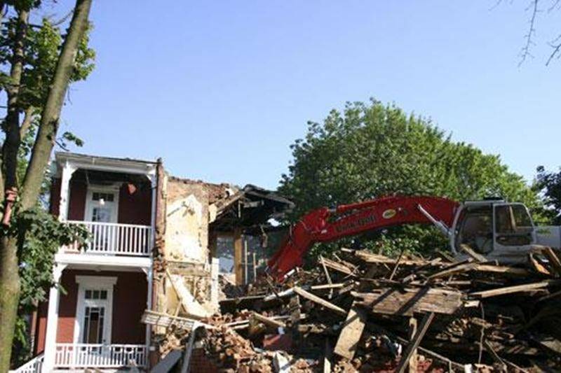 La Ville de Saint-Hyacinthe a accordé une subvention de 2 000 $ aux propriétaires de la maison Dessaulles afin de permettre sa démolition.