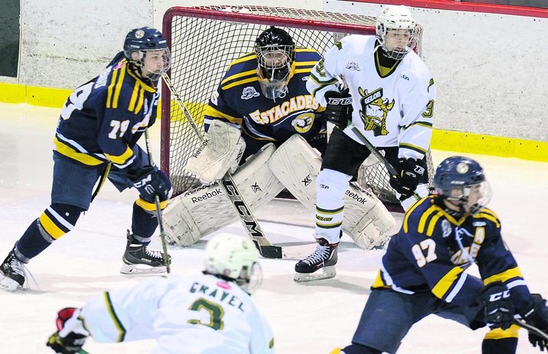 Vincent Dubuc a frustré plusieurs joueurs des Gaulois vendredi soir au Stade L.-P.-Gaucher dans une victoire de 3 à 2 des Estacades de Trois-Rivières. Photo François Larivière | Le Courrier ©