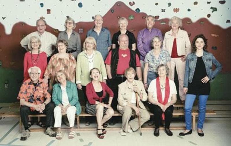 Jeune de Chœur regroupe 16 choristes âgés de 70 ans et plus dans un répertoire actuel et varié.