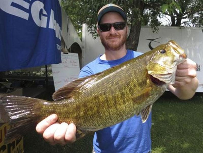 La 76 e édition du Super tournoi de pêche provincial Claude Auger se tiendra les 5 et 6 juillet à Saint-Damase. Les espèces à l'honneur dans les rivières Yamaska et Noire sont le doré, le brochet, l'achigan, la perchaude et le maskinongé. Plus de 25 000 $ en prix seront remis au cours de la fin de semaine, dont plusieurs voyages dans les pourvoiries du Québec. Les billets sont disponibles en prévente jusqu'au 27 juin au coût de 30 $. Après cette date, le prix sera de 35 $. Il est possible de se