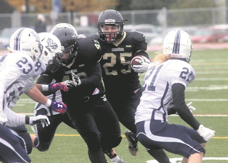 Jacob Gagné-Lanthier a marqué un touché et amassé plus de 195 verges au sol dans la victoire de 28 à 0 des Lauréats en quart de finale.  Photo Robert Gosselin | Le Courrier ©