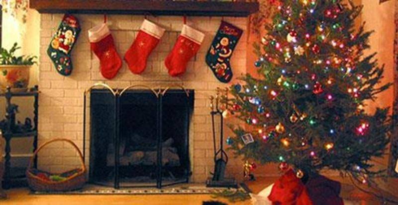 Le sapin décoré fait partie de tout décor traditionnel de Noël.