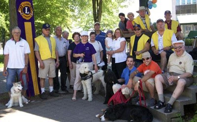 Le Club Lions de Saint-Hyacinthe tenait la première édition de la Marche Purina au profit de la Fondation des Club Lions du Canada et ses cinq programmes pour Chiens-Guides. Les citoyens étaient invités à venir marcher avec ou sans leur chien en partant du parc Casimir-Dessaulles. Grâce à votre générosité, 1 259 $ ont été retournés à la Fondation. Si vous désirez encourager cette cause, le Club Lions de Saint-Hyacinthe tiendra un souper-bénéfice « Donnez aux Suivants » afin de permettre à d'autr