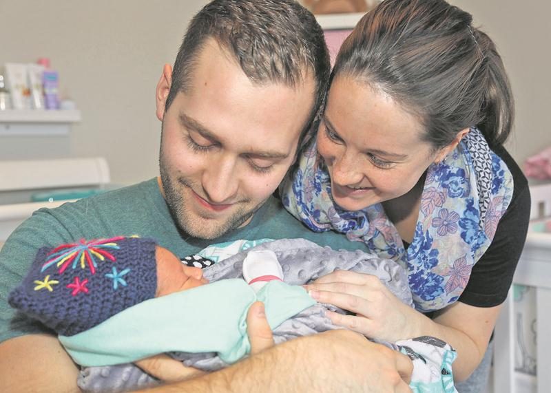 Rose a même son propre bonnet du premier bébé de l’année, gracieuseté de l’infirmière Karine Sirois.  Photo Robert Gosselin | Le Courrier ©