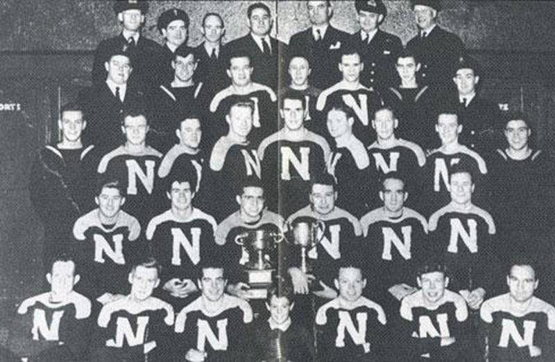 Le Combine du NCSM Donnacona-Saint-Hyacinthe, champion de la Coupe Grey en 1944.