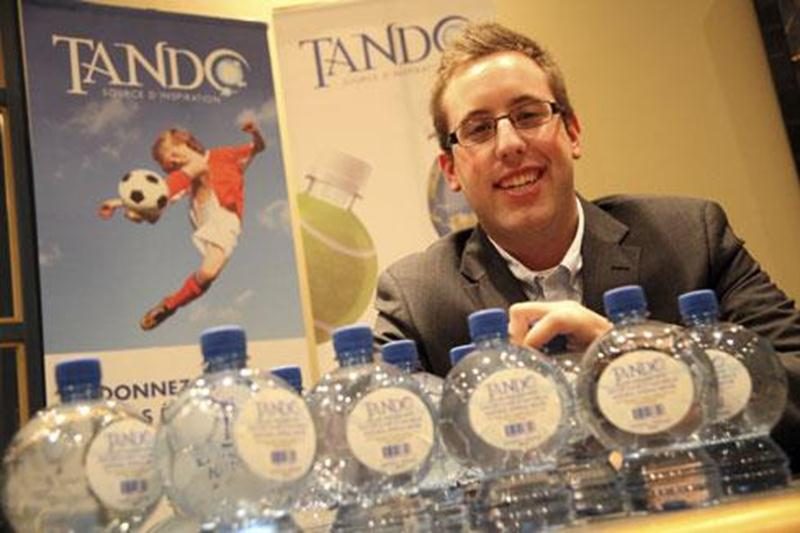 Raphaël Gosselin-Deschesnes a réussi à séduire les dragons Daniele Henkel et Gaétan Frigon avec Tando. Ils ont investi 50 000 $ pour mettre la main sur 33 % des parts de l'entreprise maskoutaine.