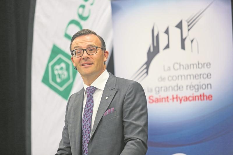 Guy Cormier, président et chef de la direction du Mouvement Desjardins, a prononcé une allocution devant une salle comble au Pavillon La Coop. Photo Robert Gosselin | Le Courrier ©