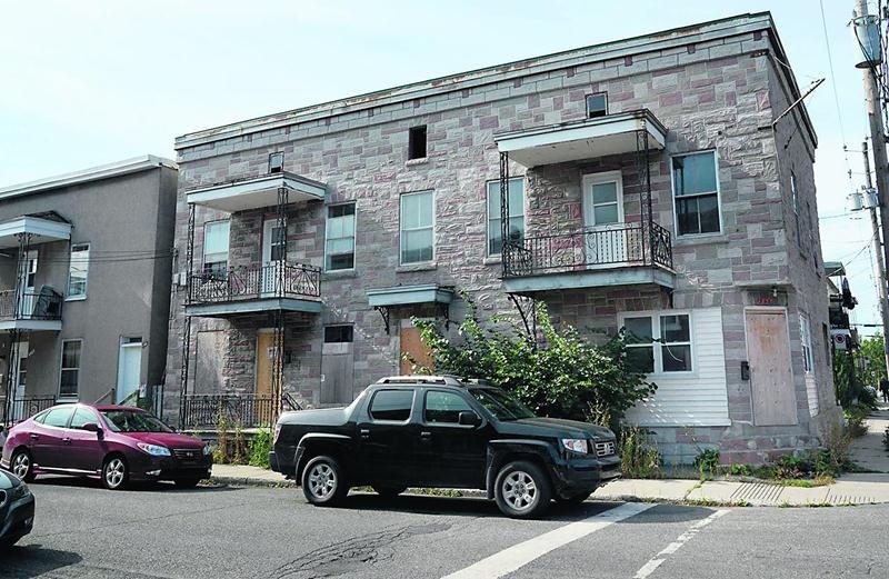 L’édifice du 289-293, Saint-Simon. Photo Robert Gosselin | Le Courrier ©