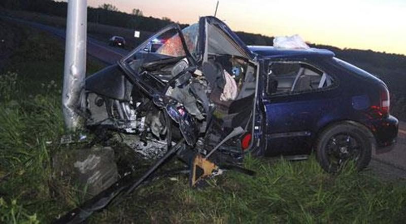 Un accident est survenu le jeudi 17 mai dans la Montée du 4 e rang à Sainte-Madeleine. Un jeune automobiliste de 18 ans a perdu la maîtrise de son véhicule avant de s’écraser contre une enseigne du ministère des Transports. Le conducteur est demeuré coincé à l’intérieur du véhicule. Il a pu être dégagé grâce à une opération de désincarcération. Il a subi des blessures aux jambes. Son passager, âgé de 16 ans, a été légèrement blessé. Les deux jeunes hommes ont été transportés vers le Centre hospi