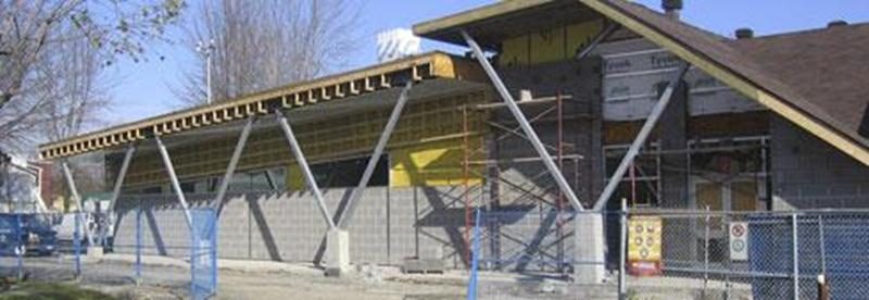 Les travaux vont bon train au Centre communautaire Christ-Roi. Les efforts sont plutôt axés sur l'intérieur dans le but d'y tenir le brunch le 16 décembre.