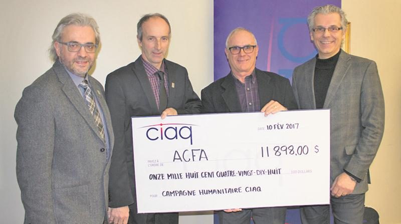 Sur la photo, de gauche à droite : Mario Hébert, directeur général du CIAQ; Daniel Côté, membre exécutif de la Fédération des producteurs de lait du Québec et président du conseil d’administration du CIAQ; Jaclin Bisaillon, président de l’ACFA; et René Beauregard, directeur général de l’ACFA.