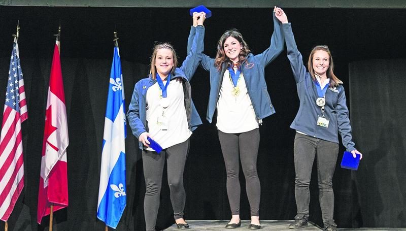 Marie-Christine Dumas sur le podium. Photo Compétences Québec