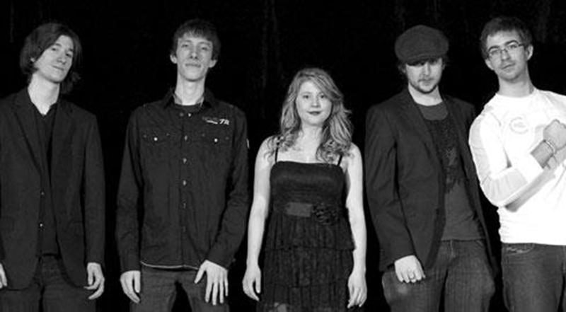 Le 23 mai, à 20 h, venez « jazzer » votre vie au profit du Trait d’Union Montérégien (TUM). Le spectacle met en vedette les groupes VINTAGE et ALLEY JAZZ BAND, deux groupes de musique jazz qui se produiront bénévolement pour la cause du TUM, un organisme communautaire qui aide les personnes aux prises avec des difficultés émotionnelles et les personnes âgées à se sentir moins seules. Le groupe est composé de Jocelyne Beaudoin et de Bernard Cloutier qui s’est produit au Mardi de filles le 22 octo
