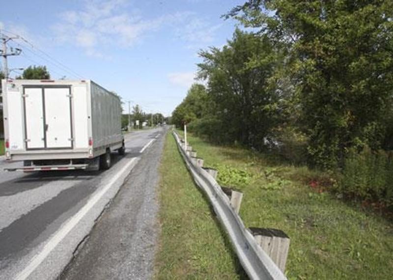 La route 231 à Saint-Hyacinthe (rue Frontenac), vis-à-vis la berge qui est source d'inquiétude depuis 20 ans.