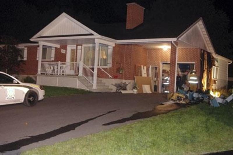Un mégot de cigarette a causé un incendie qui a fait des dommages évalués à près de 5 000 $, le samedi 17 septembre, en soirée. Vers 21 h 45, le service de Sécurité incendie de la Ville de Saint-Hyacinthe a été appelé sur l'avenue L'Heureux, à Saint-Thomas-d'Aquin. Selon toute vraisemblance, un mégot de cigarette mal éteint aurait été déposé par erreur dans un bac de déchets organiques qui contenait de la poussière de bois. Le bac s'est rapidement embrasé et le feu s'est propagé au mur extérieur