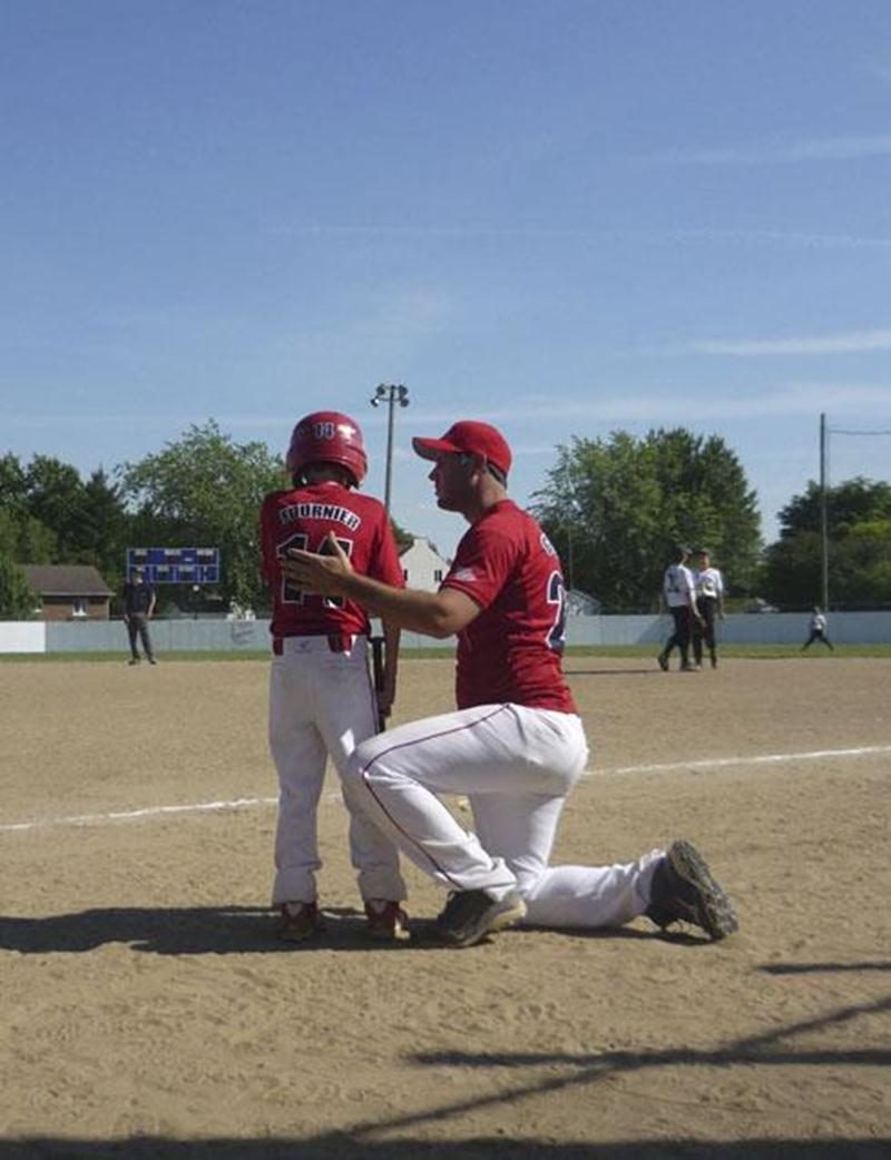 L’École de Baseball est organisée pour une 3 e année par Dominic Fryer, entraineur pour les Spartiates, équipe de baseball en sport-étude de l’école Fadette. Il sera secondé par des entraîneurs de l’association de Baseball St-Hyacinthe et par des joueurs des Spartiates. Tous les samedis du 8 février au 29 mars (relâche le 22 février et le 22 mars). L’horaire est le suivant : 8 h à 10 h (enfants nés entre 2003 et 2007) et de 10 h 30 à 12 h 30 (nés entre 1996 et 2002). Bienvenue aux filles et garç