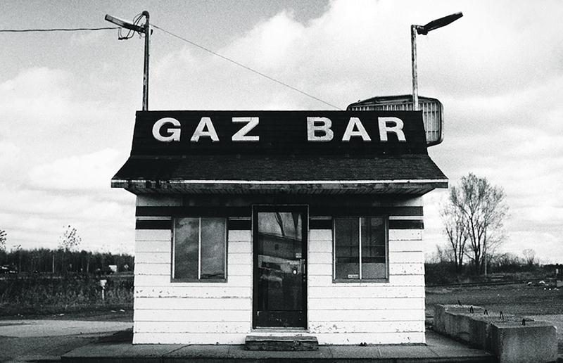 Jean-François Tardif a reçu une bourse pour présenter ses photographies sous le thème « Les vestiges de la 20 » lors d’une exposition à Trois-Rivières. Cette photographie sur gélatine d’argent représente un gaz bar à Saint-Liboire. Photo Jean-François Tardif