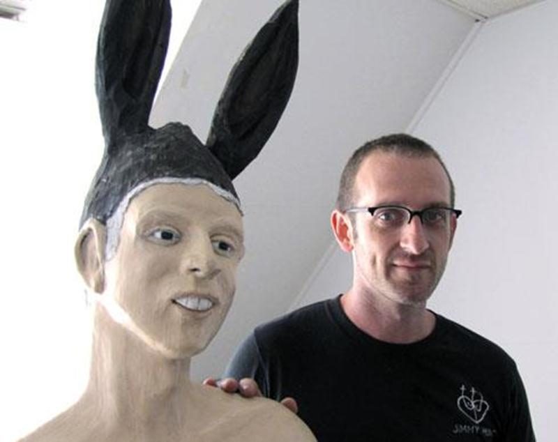 L'artiste Jean-Robert Drouillard présente l'exposition <em>Nous étions humains</em> dans le cadre d'<em>Orange</em>, évènement d'art actuel de Saint-Hyacinthe, jusqu'au 28 octobre à l'ancienne Ressourcerie.