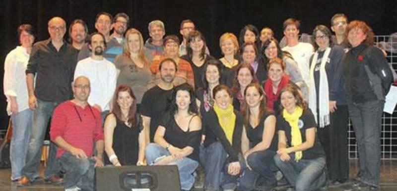 Les membres du personnel de la Polyvalente Hyacinthe-Delorme vous invitent au Gala PolyStars le jeudi 3 avril à 19 h. Une vingtaine de numéros chantés, dansés et joués seront présentés par une cinquantaine de participants. Les grands succès de la chanson québécoise, française et américaine seront présentés. Une section hommage sera aussi mise en scène, alors que tous salueront le courage et la mémoire de Sandrine Paradis. Les billets sont en vente au coût de 6 $ auprès de Mélanie Côté et à la po